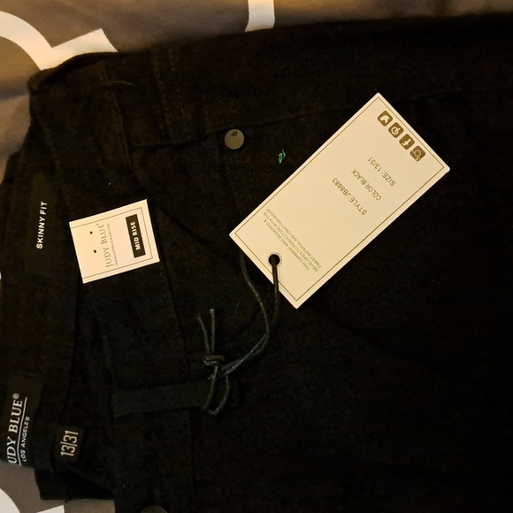 Judy Blue Mid-Rise Non Distressed Black Skinny Jeans - Picture 13 of 13